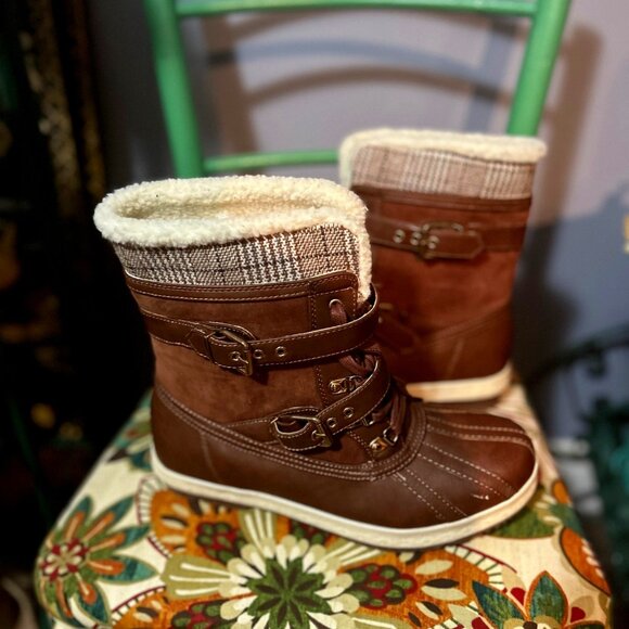 Axelle Women's Winter Hiking, Mid-Calf Boots - Waterproof, Non-Slip Sole. - Picture 1 of 5